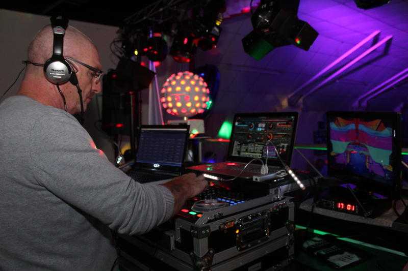 95MOBILE DISCO Dj HIRE FROM JUST95