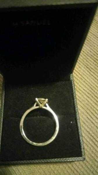 9ct gold diamond ring