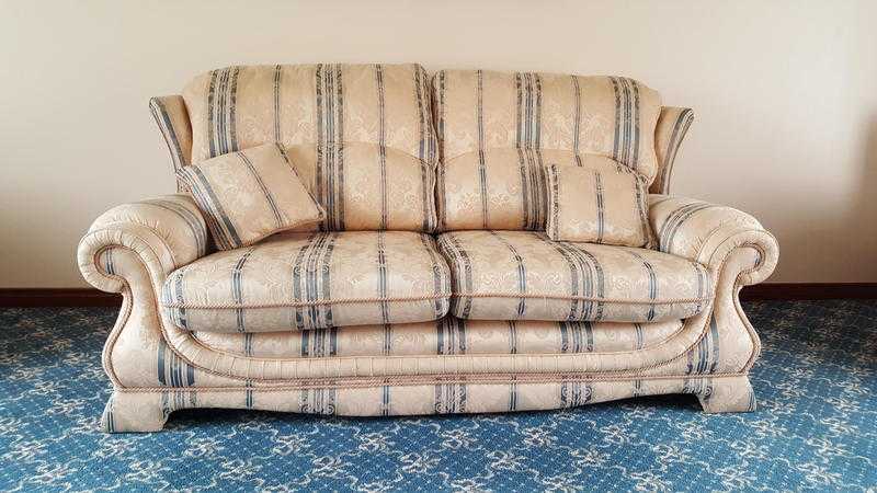 A 3 seater, 2 seater amp  2 matching chairs lounge suite