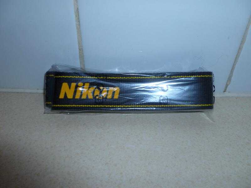 A BRAND NEW NIKON CAMERA STRAP