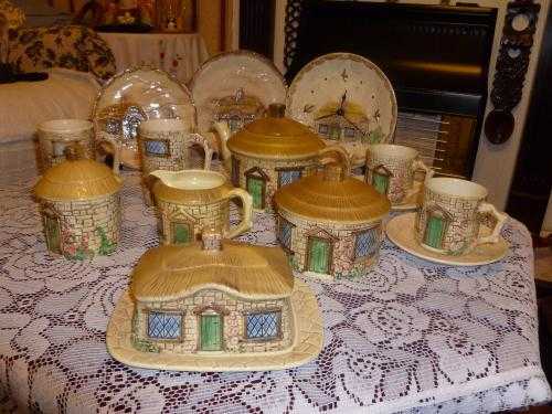 A COLLECTION OF COTTAGE CROFT WARE