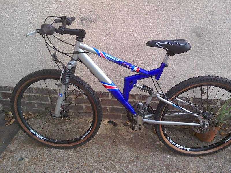 A Mans Full Suspention Mountain bike..........75..........CM3