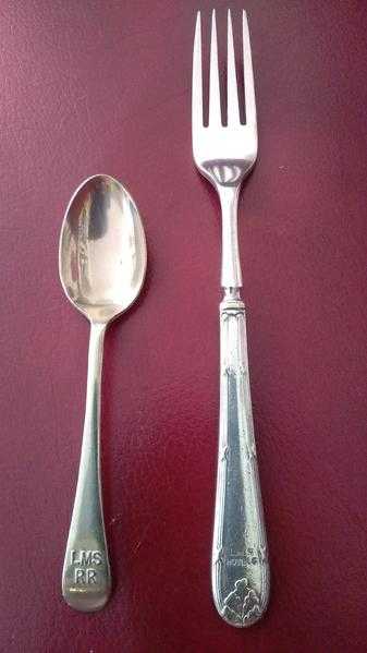 A PAIR OF RAILWAY CUTLERY FROM THE LMS RAILWAY CO.