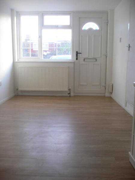 A STUDIO FOR PRIVATE LET -ALL BILLS INCLUDED -FIVEWAYS AREA -FREE WIFIampCAR PARKING -3MINS FROM BUSES