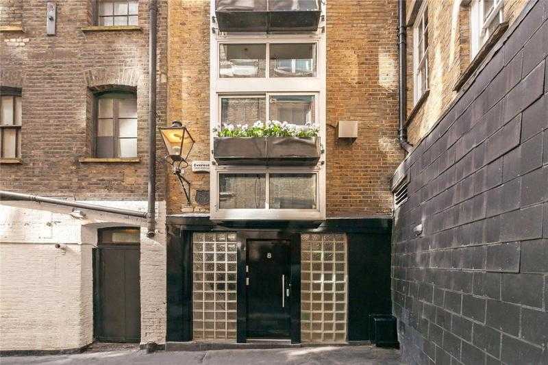 A unique freehold mews house