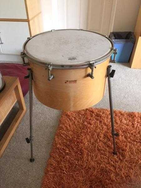 Accoustic floor drum