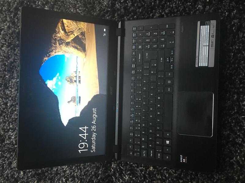 Acer Aspire V5 - Polar Black - hardly used with box amp Windows 10 installed - BARGAIN for students