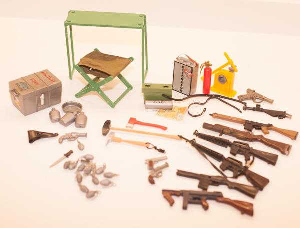 Action Man - assorted items  dolls, 1970039s