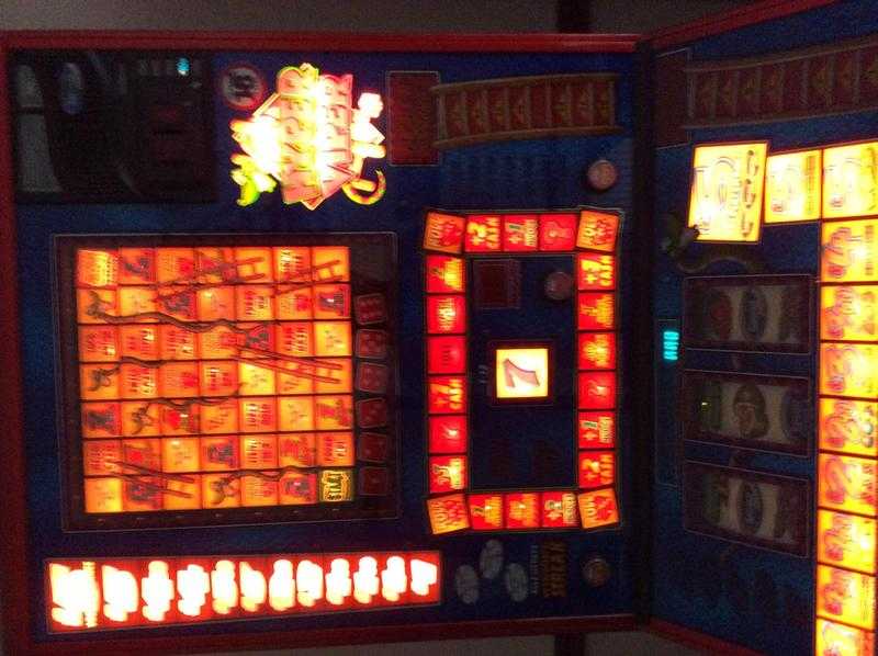 Adders and ladders fruit machine