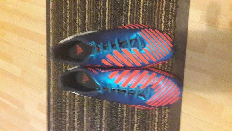 Adidas predator football boots nearly new size 9