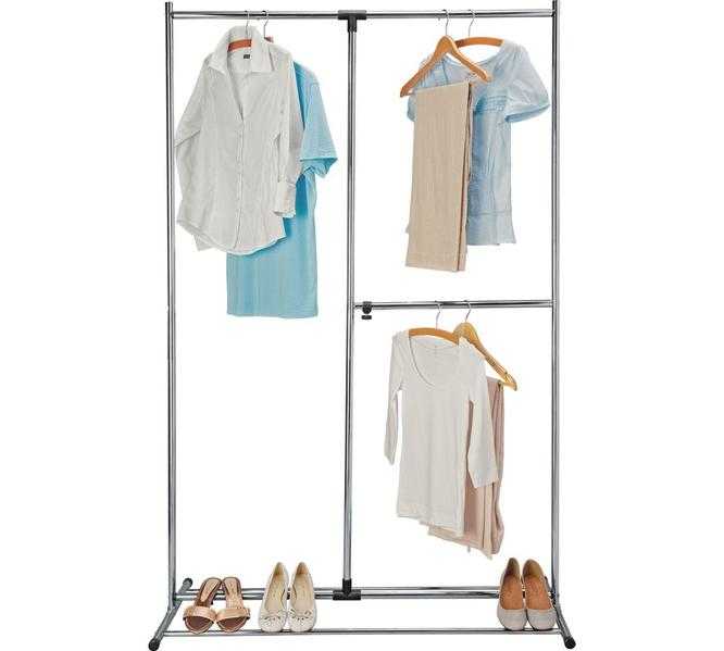 Adjustable clothes tidy rail