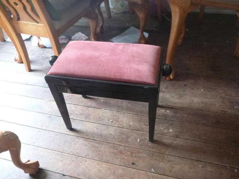 Adjustable Piano Stool