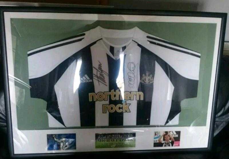 Alan Shearer and Michael Owen signed framed Newcastle Unt shirt