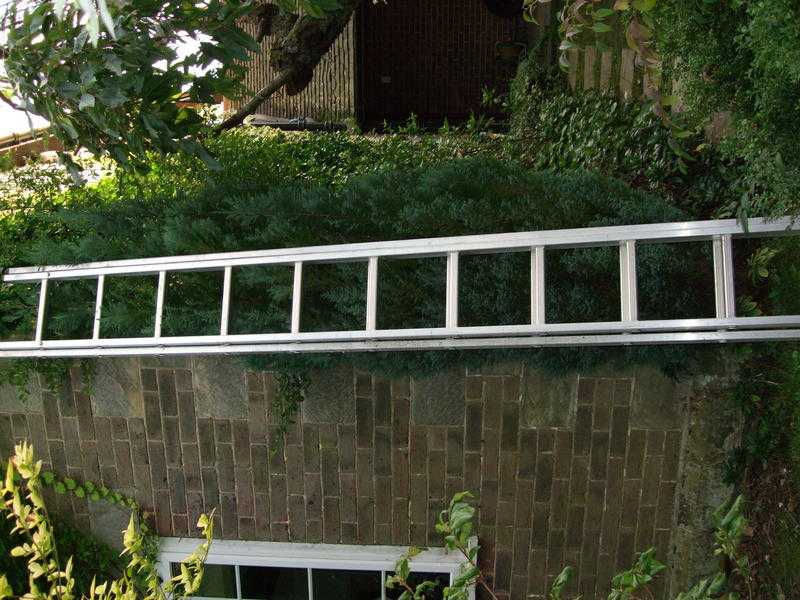 Aluminium extension ladder