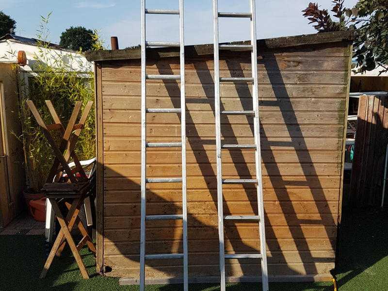 Aluminium sliding ladder