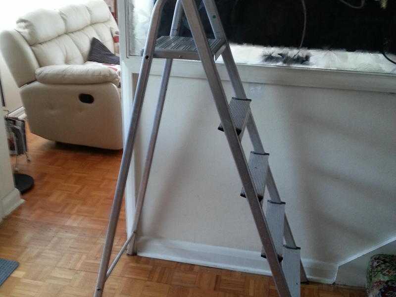 Aluminium Step Ladder by Abru