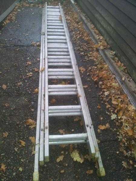 Aluminium tripple extending ladder . . good condition . . but a bit dirty amp has some paint on it.