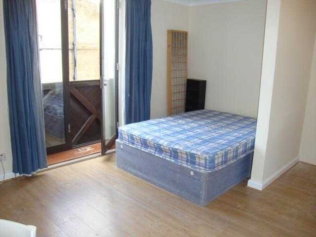 Amazing furnished studio flat few mins walk from Barbican tube station and close to all amenities