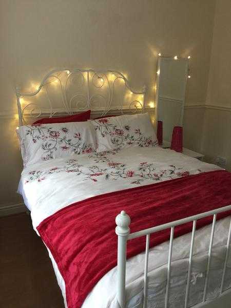 AMAZING White BED in EXCELLENT CONDITION