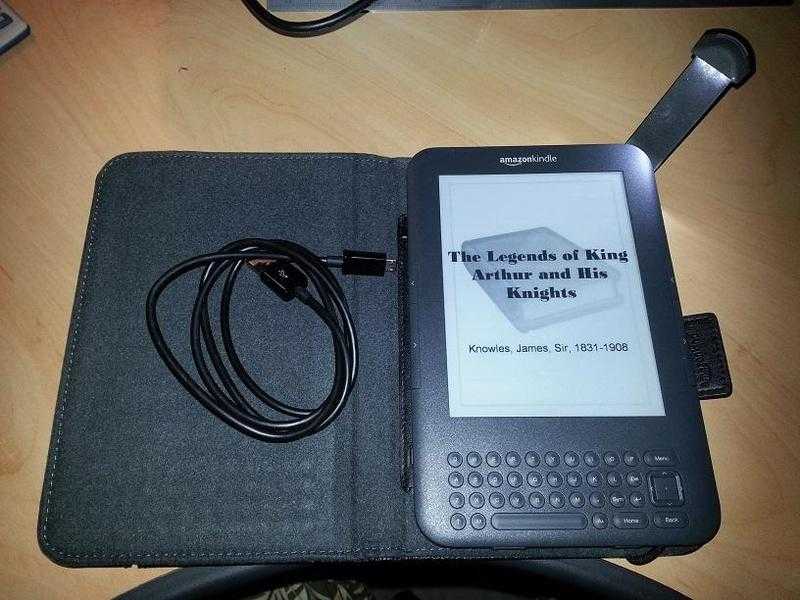 Amazon Kindle Keyboard, 3G, WiFi, Leather Cover with integrated LED Light