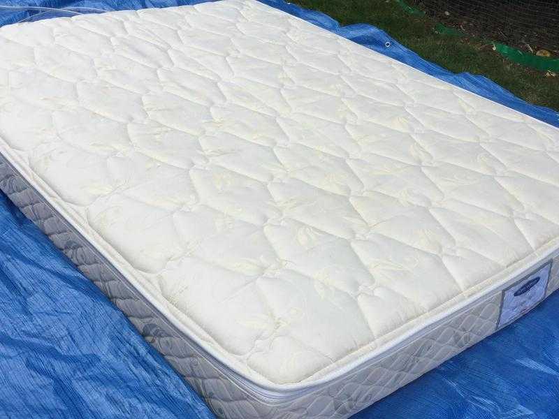 American RV Air Mattress Queen short