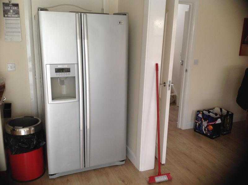 American style LG silver fridge freezer