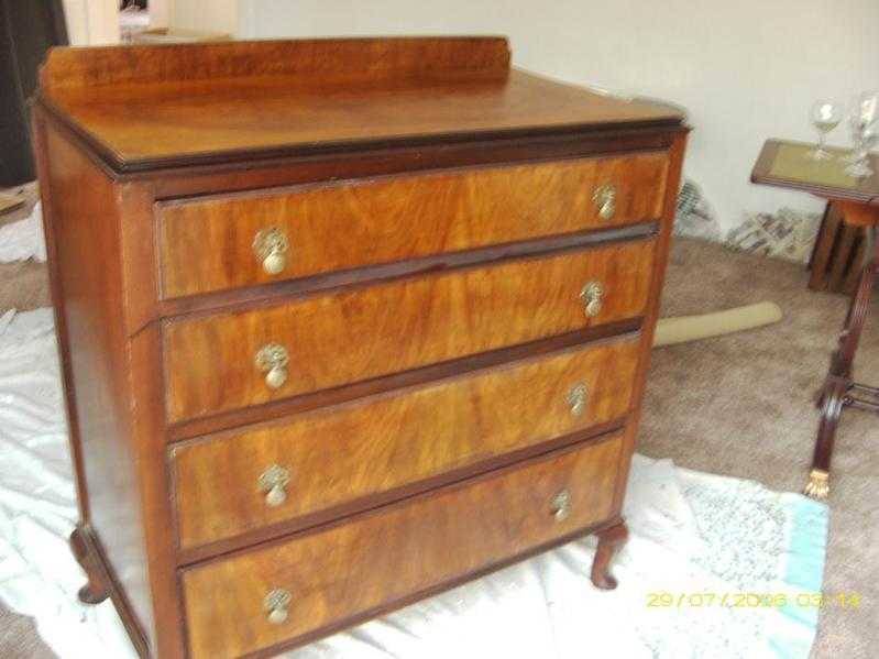 ANTIQUE CHEST OF DRAWERS WITH DROP HANDLES IN A 1 CONDITION