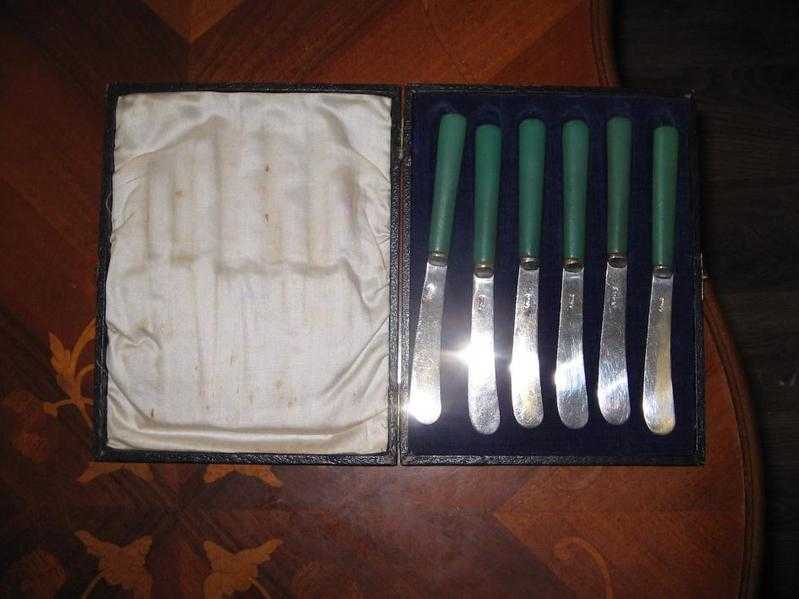 ANTIQUE CUTLERY SET