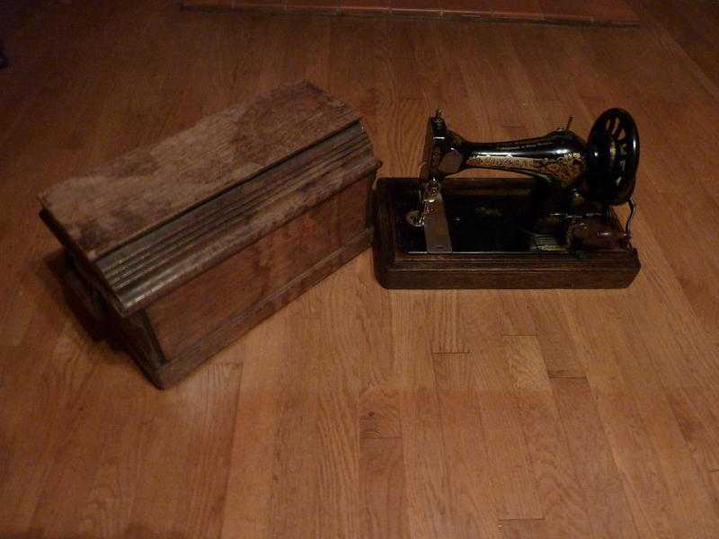 Antique Singer hand cranked sewing machine