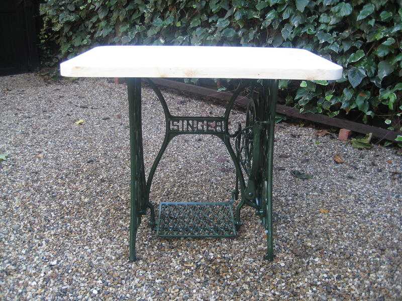 ANTIQUE SINGER SEWING MACHINE TABLE