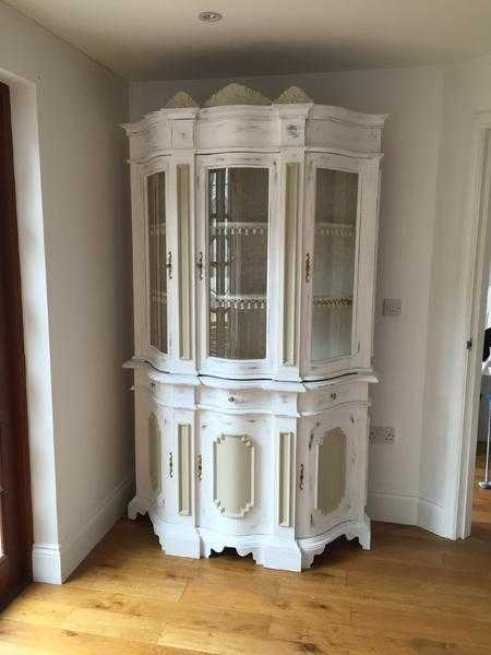 Antique-style Display Cabinet