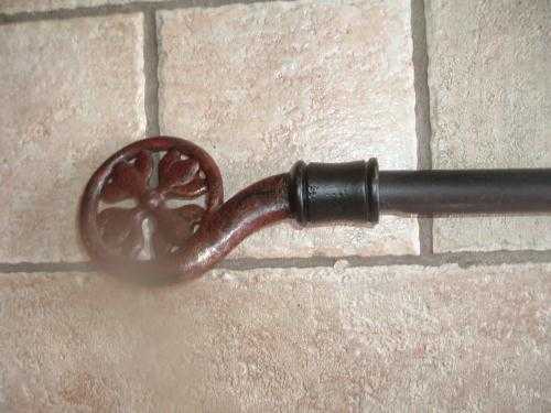 ANTIQUE STYLE METAL CURTAIN POLE