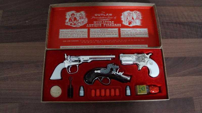 Antique toy Firearms set 1950s excellent and complete.