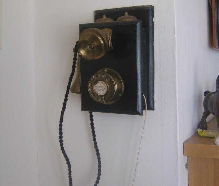 antique working phone