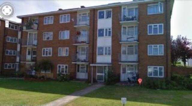 anyone wanting to swap their 2 bedroom for a 1 bedroom in eastbourne