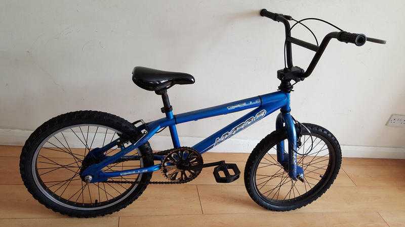 Apollo BMX Bike - 20 inch wheels. (Suit age 8 to 16 years).