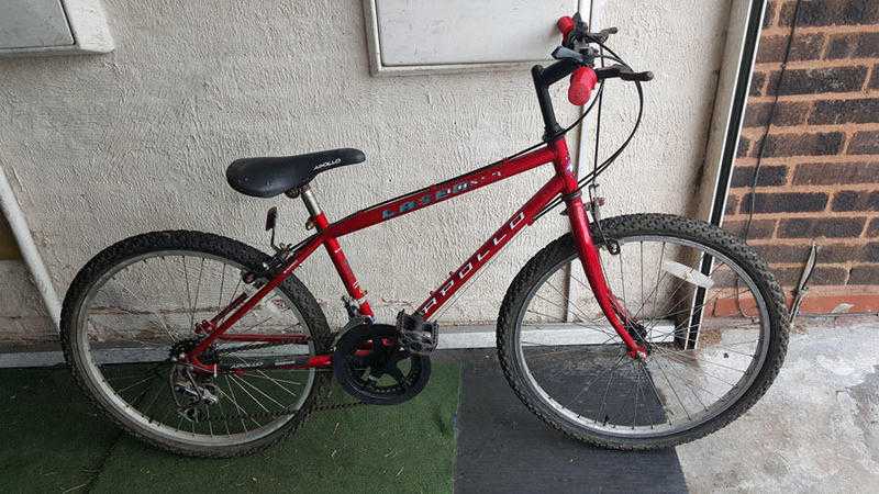 Apollo Laser Teenagers Bike. 10 speed. 24 inch wheels (Suit 9 yrs to 13 years).