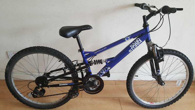 Apollo Sandstorm Mountain Bike. 18 speed. 24 inch wheels (Suit 8 yrs to 11 yrs).