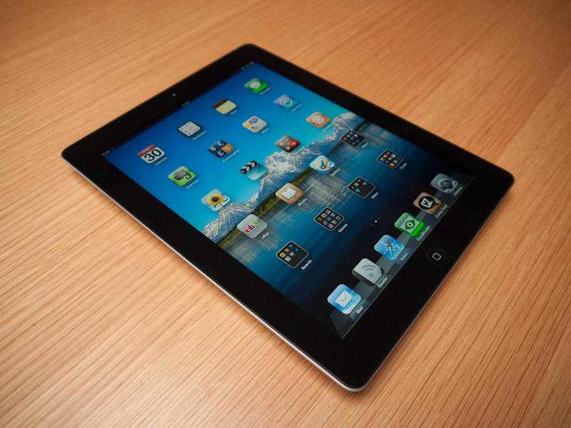 Apple Black iPad 32GB. WifiCellular. Front and rear camera.