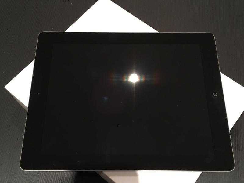 Apple iPad 4th Generation with Retina Display. Black. 16gb. Wifi. With Apple Smart Cover