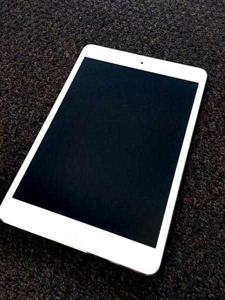 Apple iPad Mini 1 16GB Wi-Fi - White ( New Apple Wall Charger  Original Box)