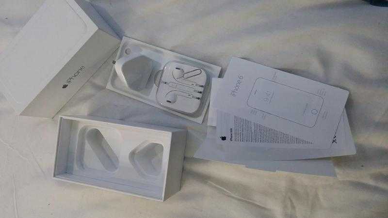 Apple Iphone 5s box manuals charger and earphones