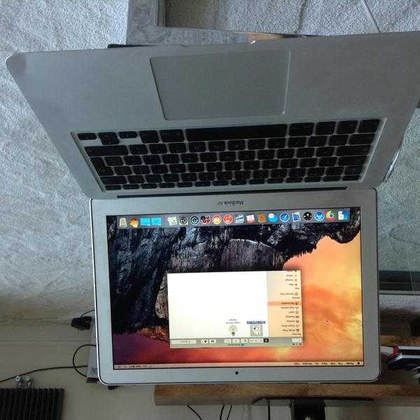 Apple MacBook Air 13 in screen