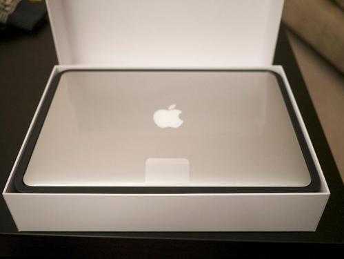 Apple MacBook Air 13.3 Notebook - Core i5 1.8 GHz - 8 GB RAM - 128 GB SSD