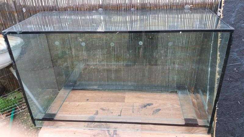 AQUARIUM FISH TANK FOR SALE