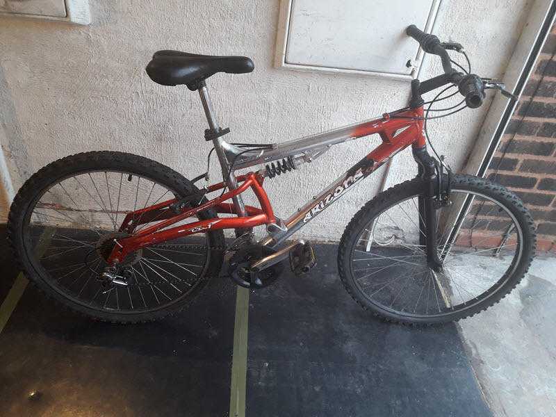 Arizona Aluminium Mountain Bike. 21 speed. 26 inch wheels