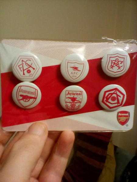 ARSENAL f.c. unsealed set of x6 pin badges (highly collectable)