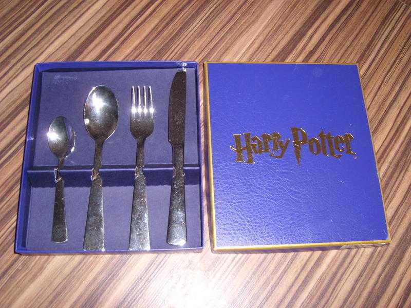Arthur Price of England Harry Potter 4 Piece Cutlery Set Brand new