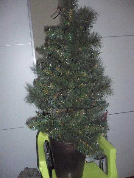 ARTIFICIAL XMAS TREE WITH LIGHTS