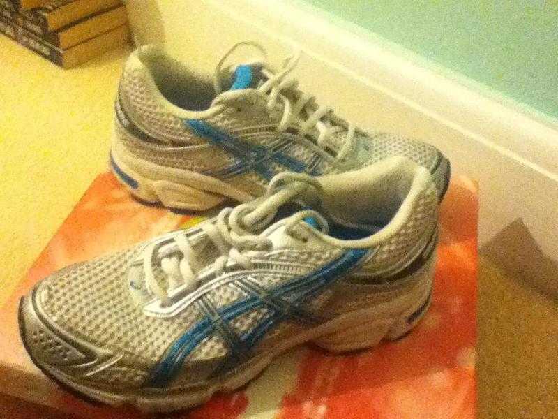 Asics Running Trainers  MINT CONDITION